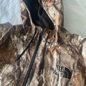The North Face Novelty Rain Shell Jacket Leaves Kelp Tan Forest Floor